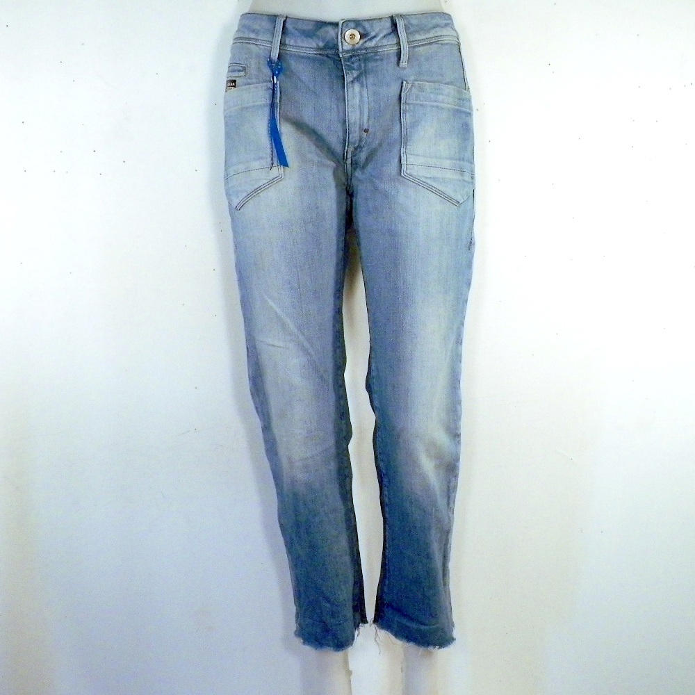 Acheter Jeans Femme Bleu G-STAR Taille Estimée 38/40. Bon état - 12,00 € Jeans Femme Bleu G-STAR Taille Estimée 38/40. Bon état - reconditionné disponible sur Label Emmaüs